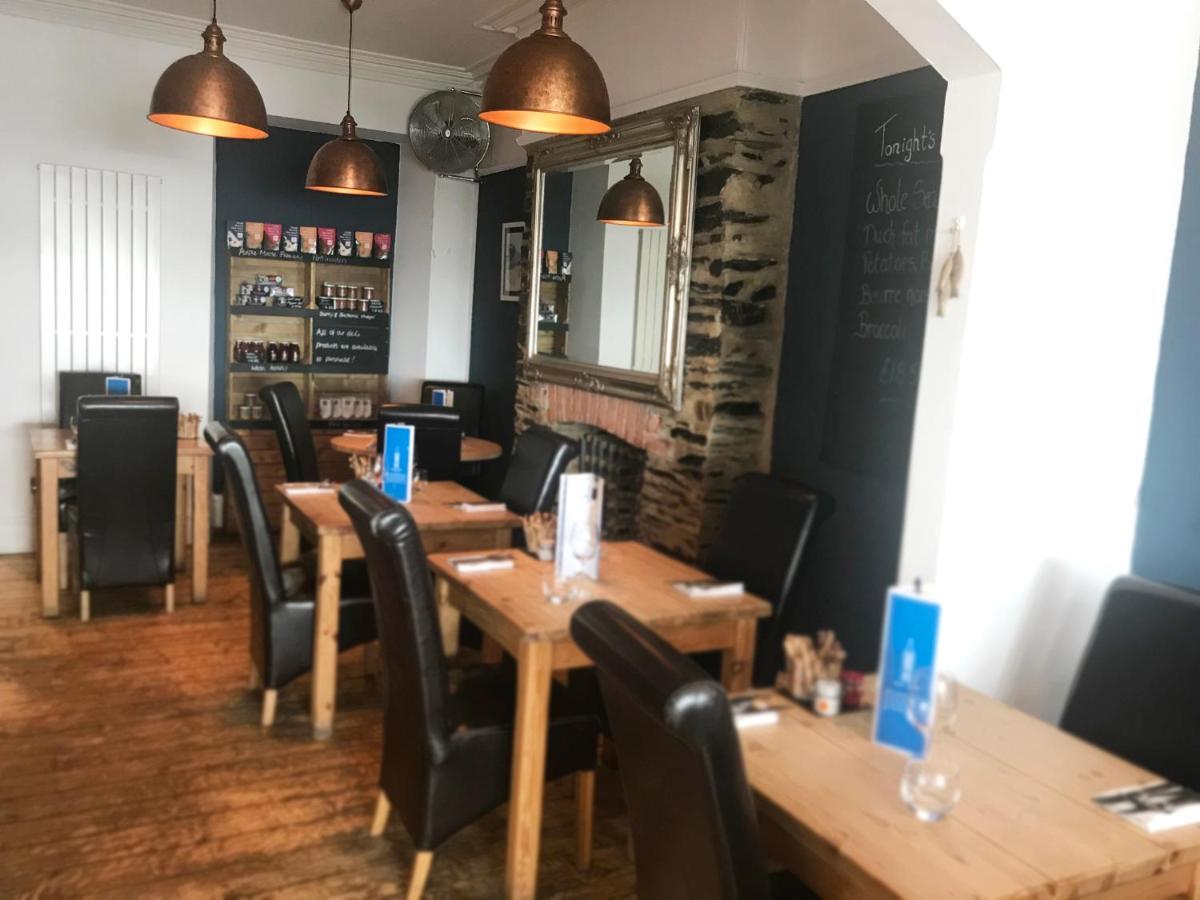 Seabreeze Restaurant With 4*
